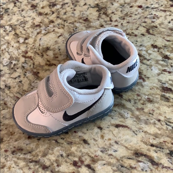 size 2 infant nike shoes